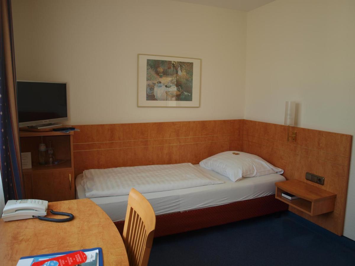 Airport Business Hotel Koeln Esterno foto