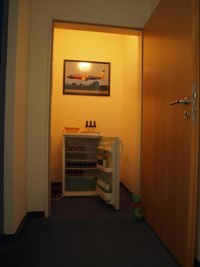 Airport Business Hotel Koeln Esterno foto