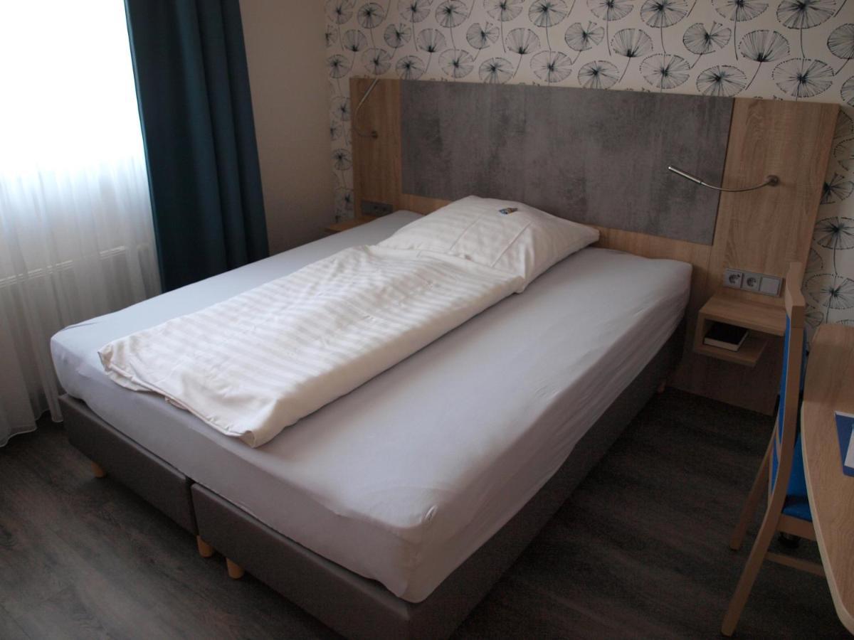 Airport Business Hotel Koeln Esterno foto