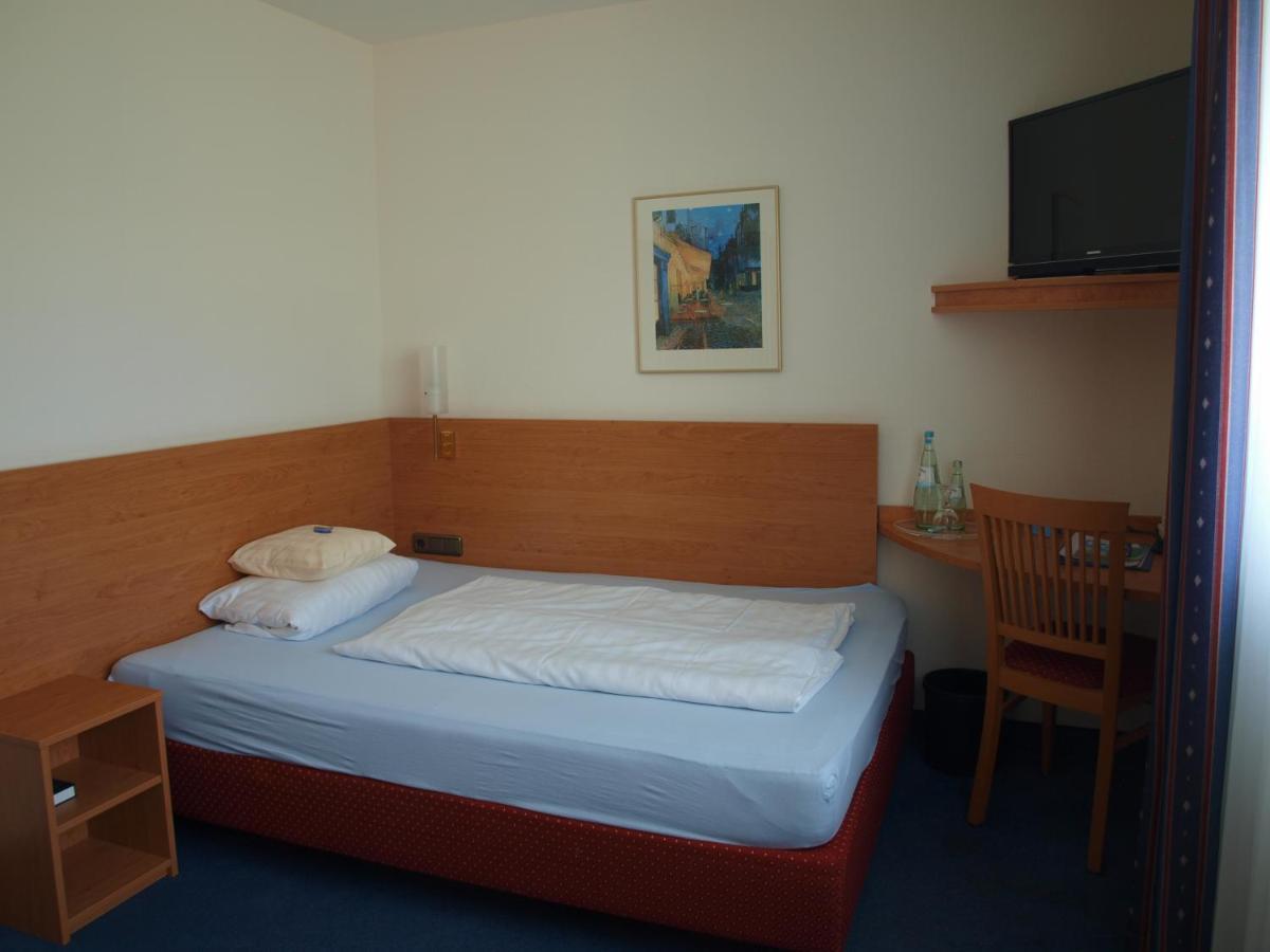 Airport Business Hotel Koeln Esterno foto