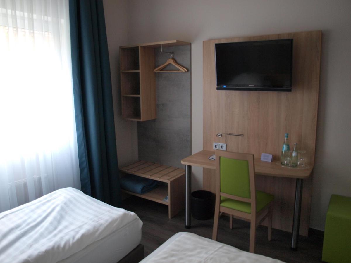 Airport Business Hotel Koeln Esterno foto