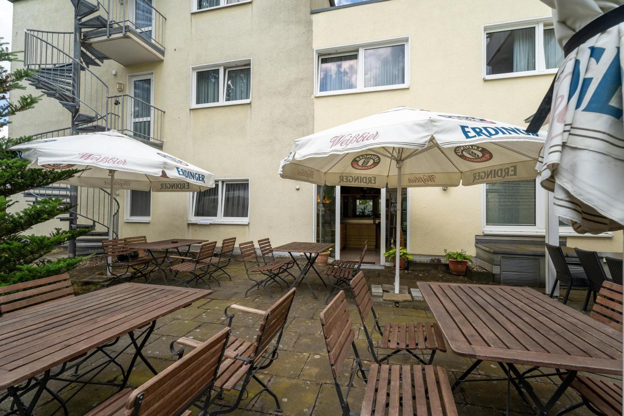 Airport Business Hotel Koeln Esterno foto