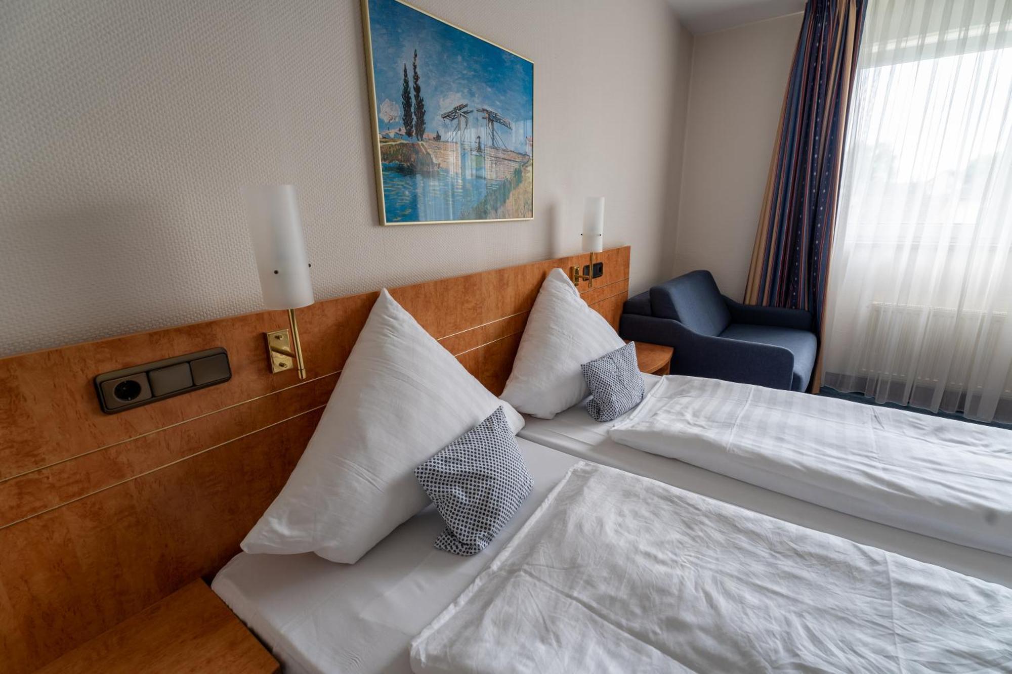 Airport Business Hotel Koeln Esterno foto