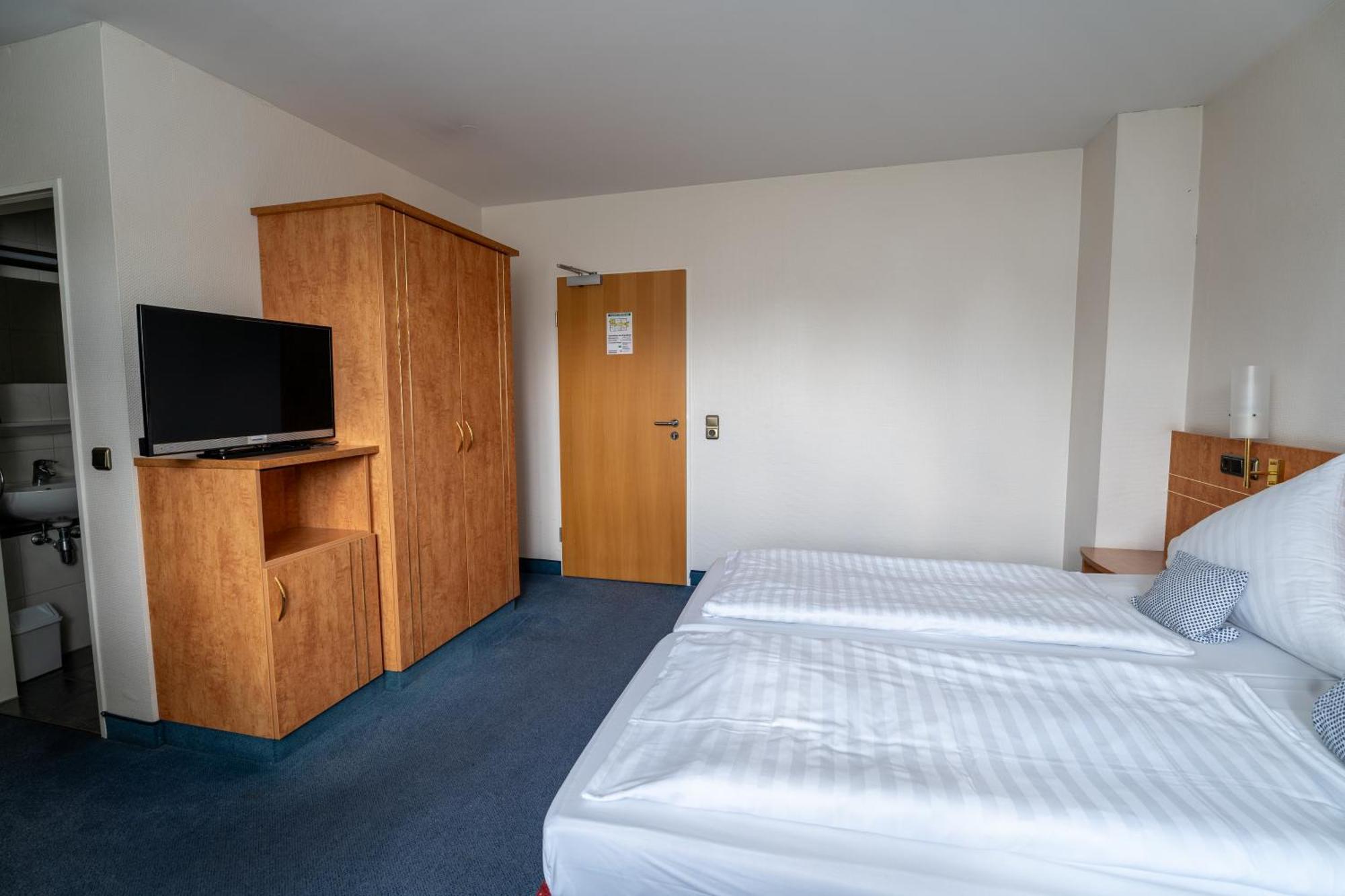 Airport Business Hotel Koeln Esterno foto