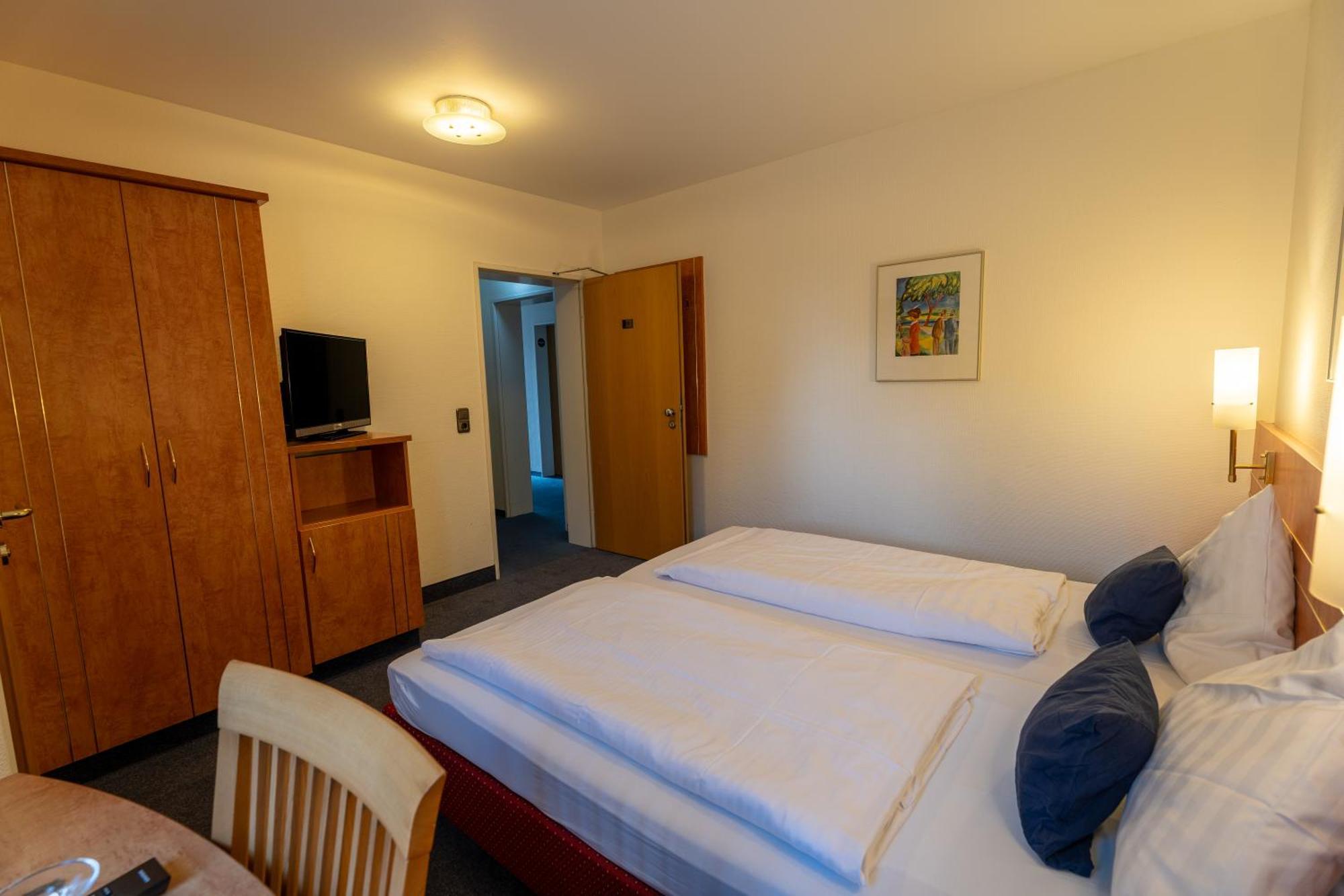 Airport Business Hotel Koeln Esterno foto