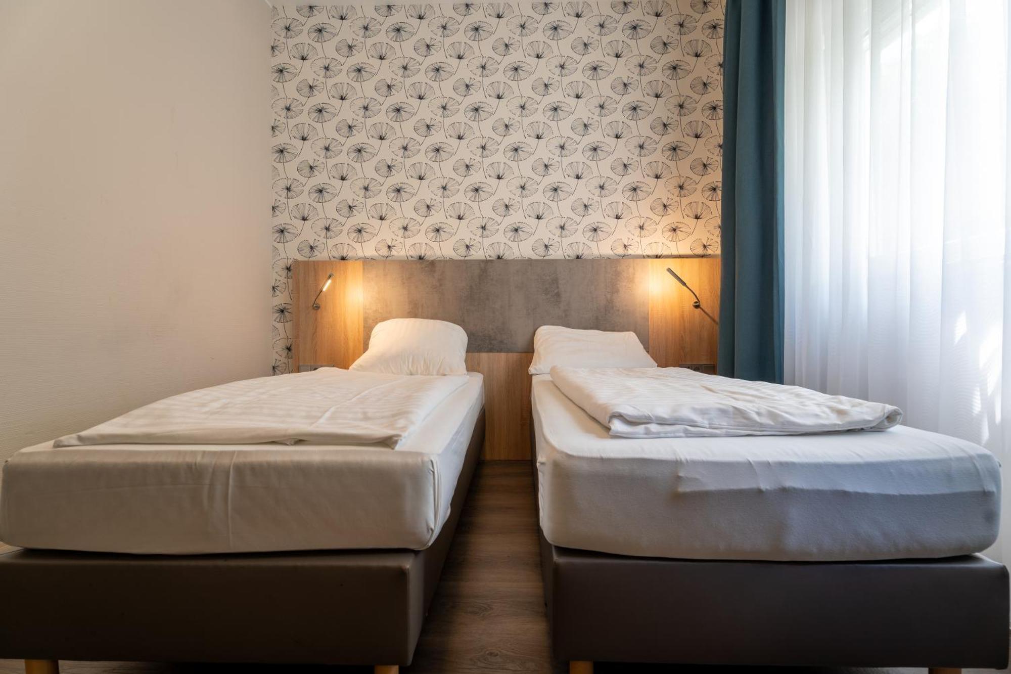 Airport Business Hotel Koeln Esterno foto