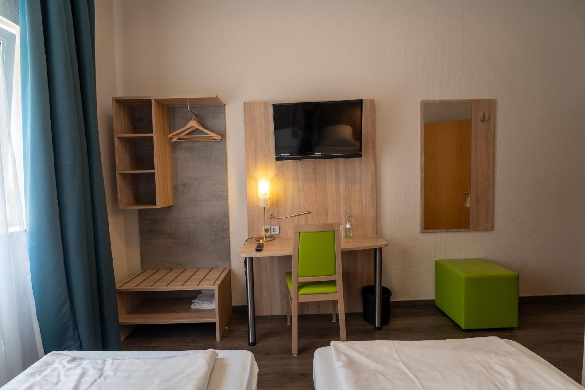 Airport Business Hotel Koeln Esterno foto