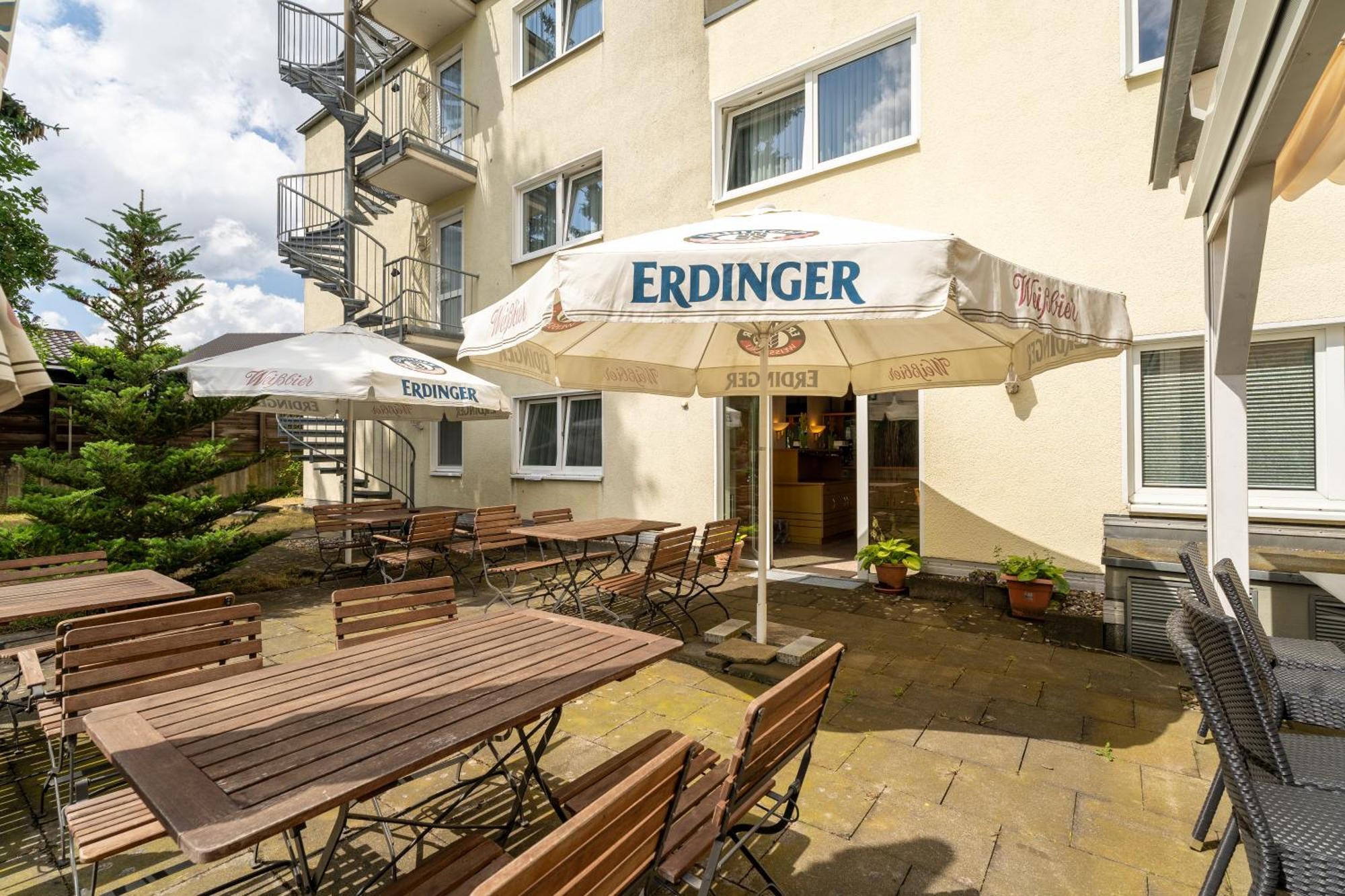 Airport Business Hotel Koeln Esterno foto