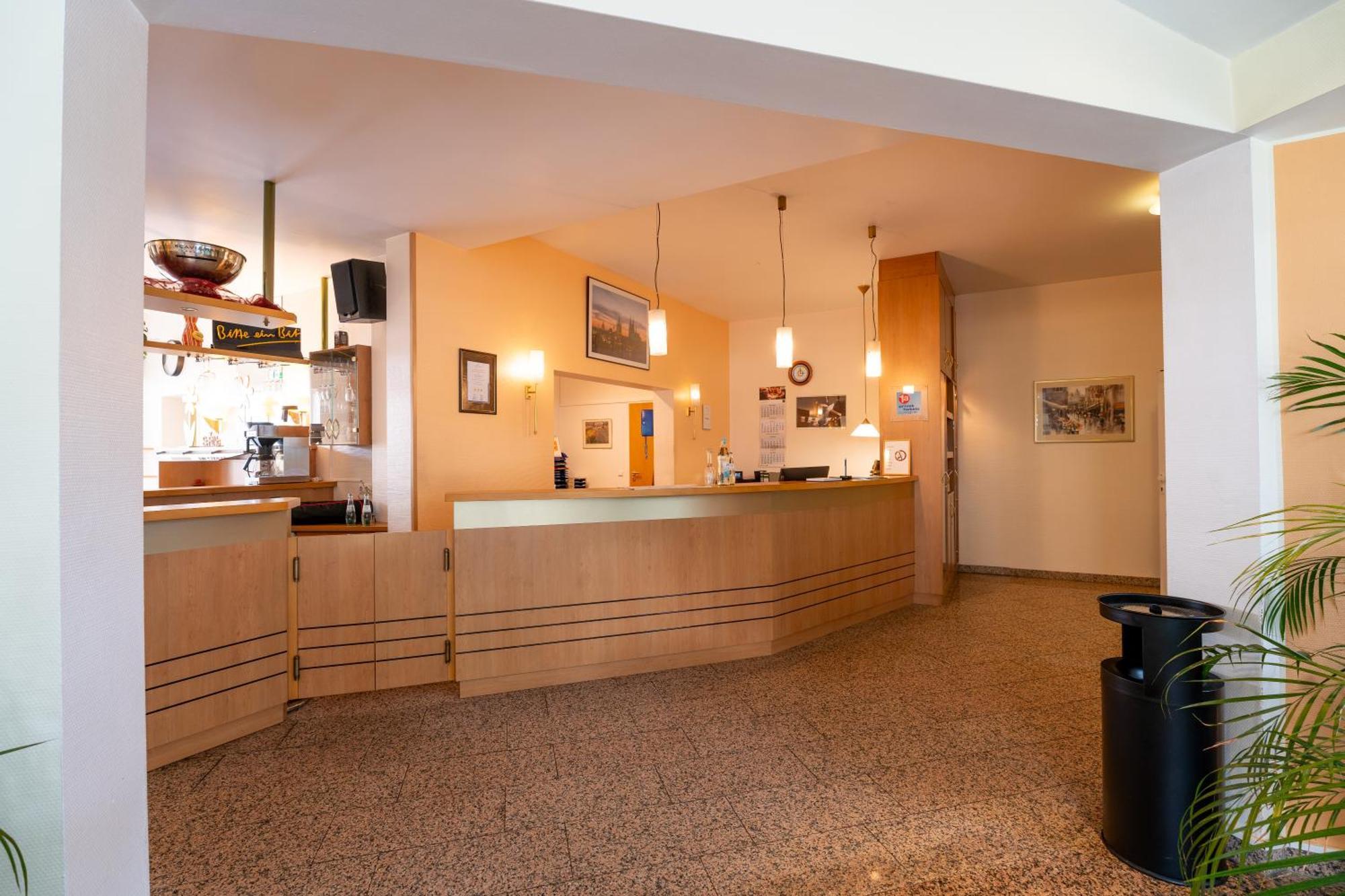 Airport Business Hotel Koeln Esterno foto