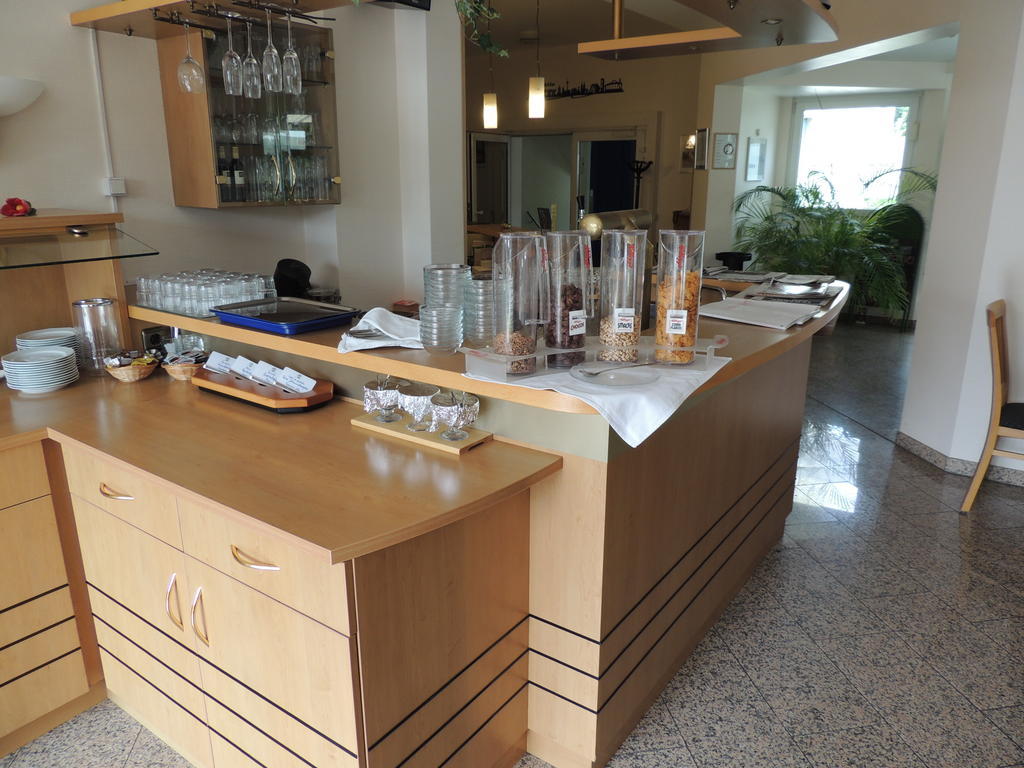 Airport Business Hotel Koeln Esterno foto