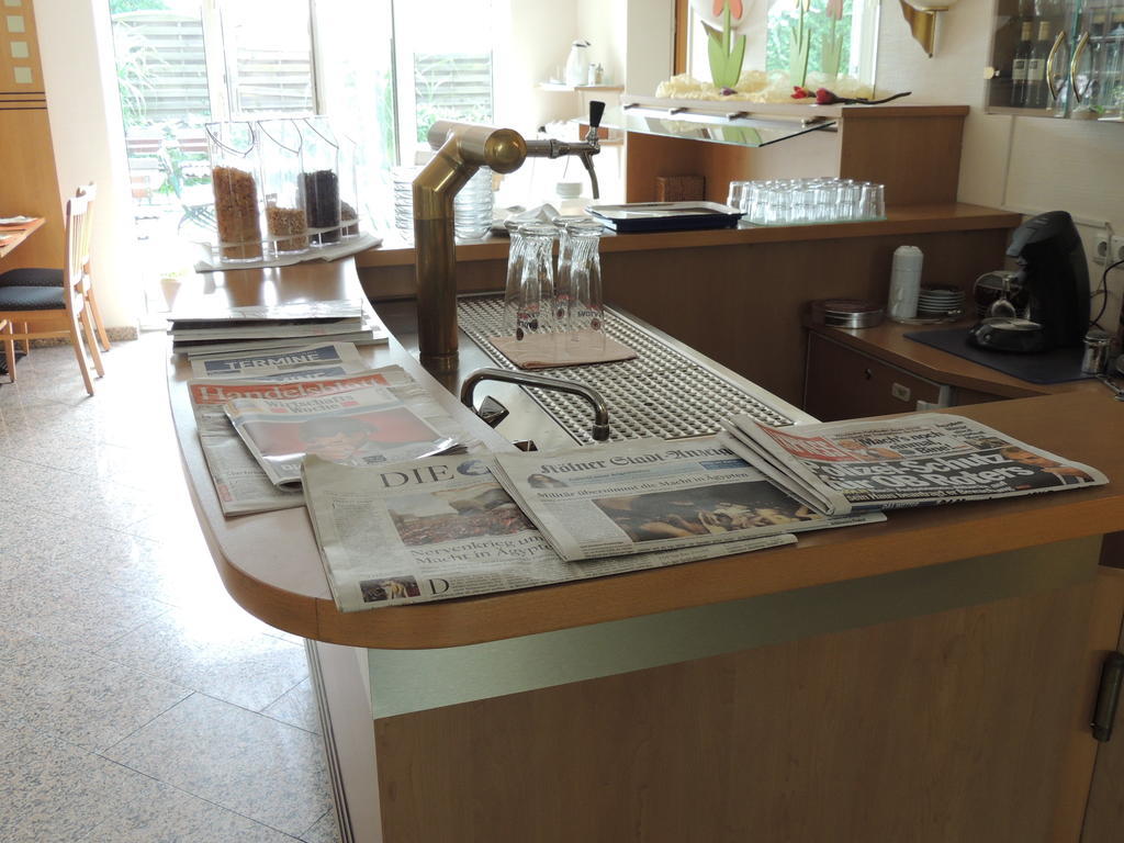 Airport Business Hotel Koeln Esterno foto