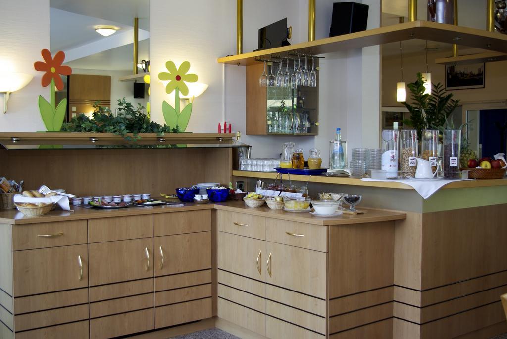 Airport Business Hotel Koeln Esterno foto